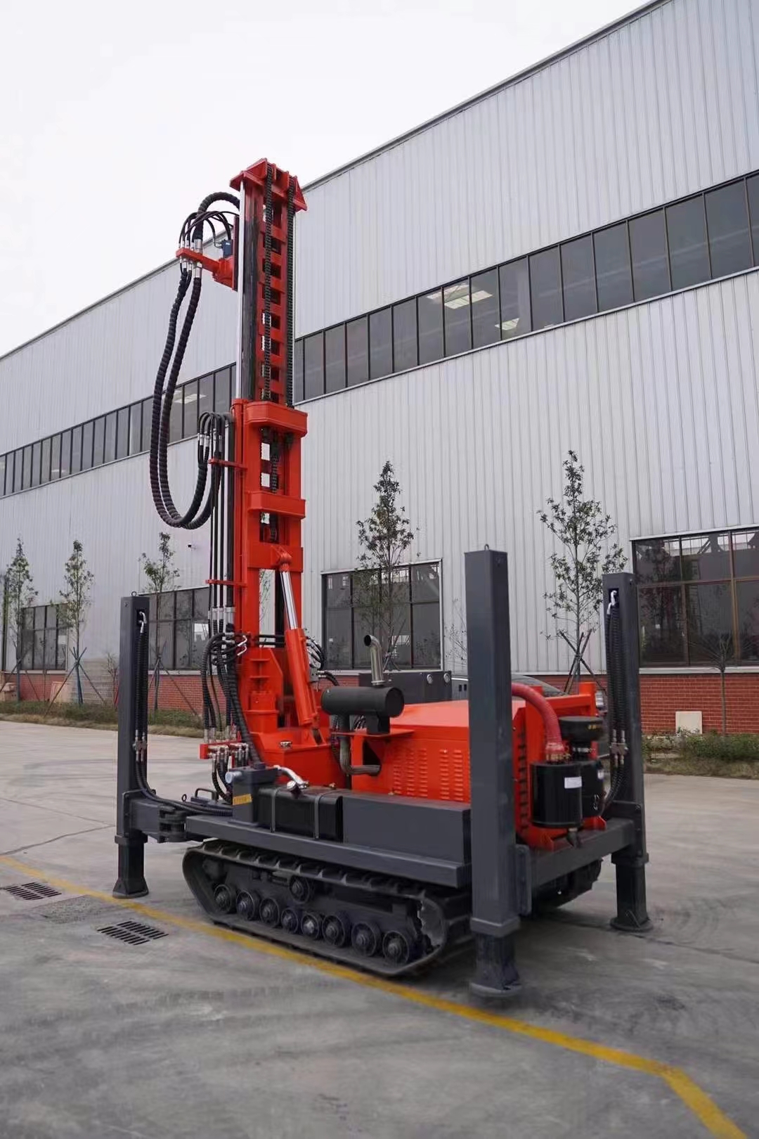 200m Crawler Type Well Drilling Rig Water Well Drill Rig for Rent Using with Mund Pump