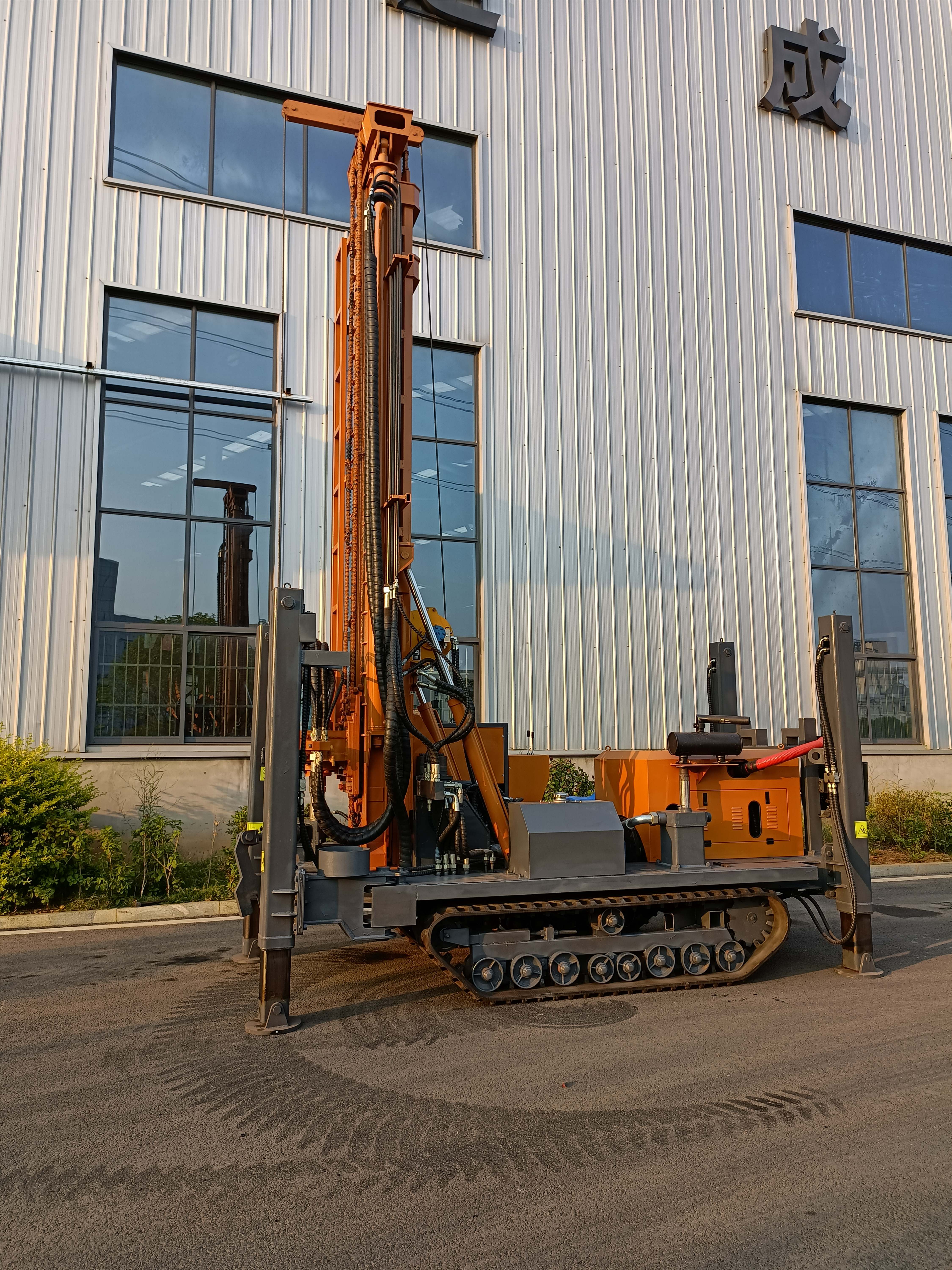 YLZJ260A Max 280 Meter Depth Well Drilling Rig for Water Well Drill Rig with Air Compressor Rubber Crawler