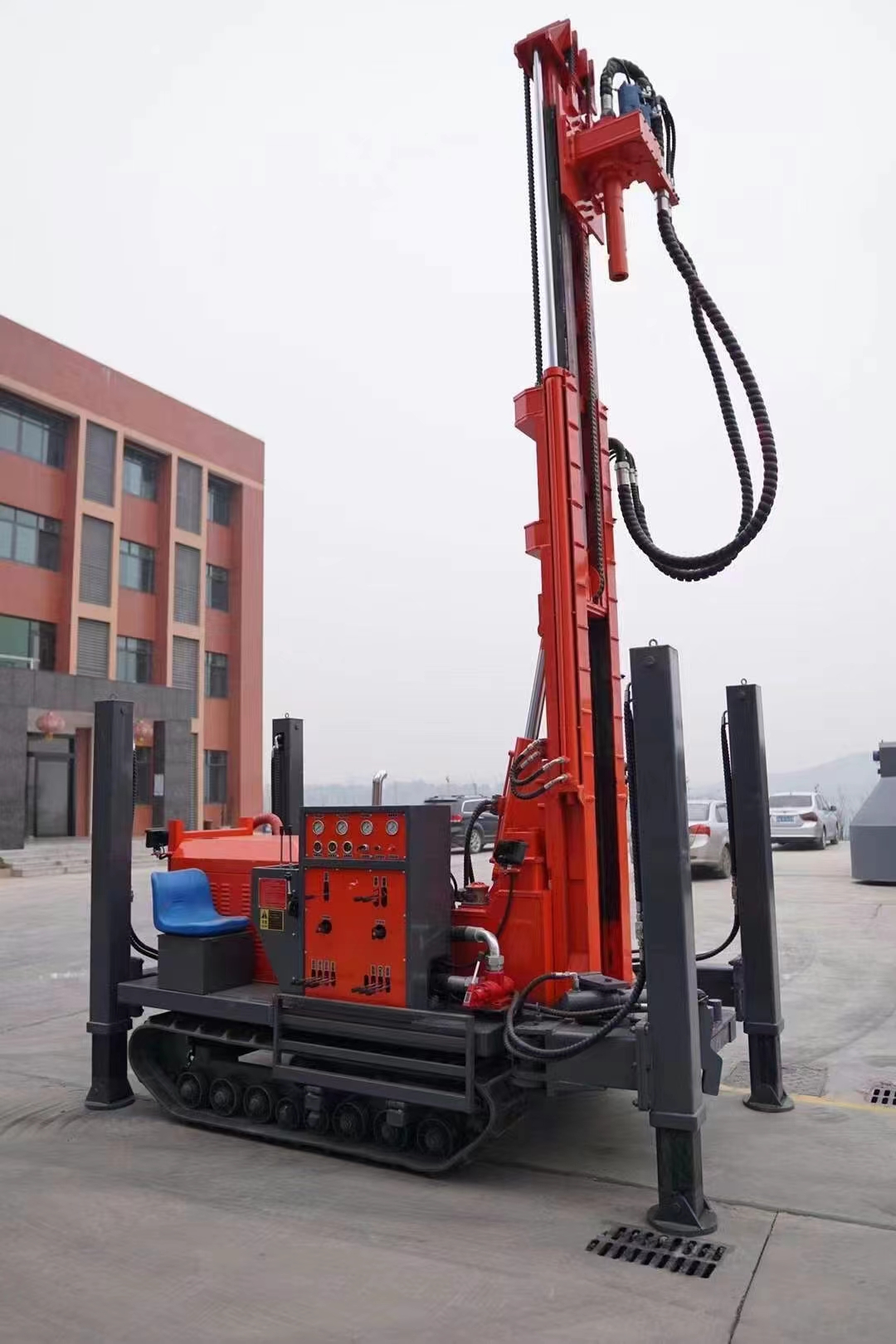 200m Crawler Type Well Drilling Rig Water Well Drill Rig for Rent Using with Mund Pump