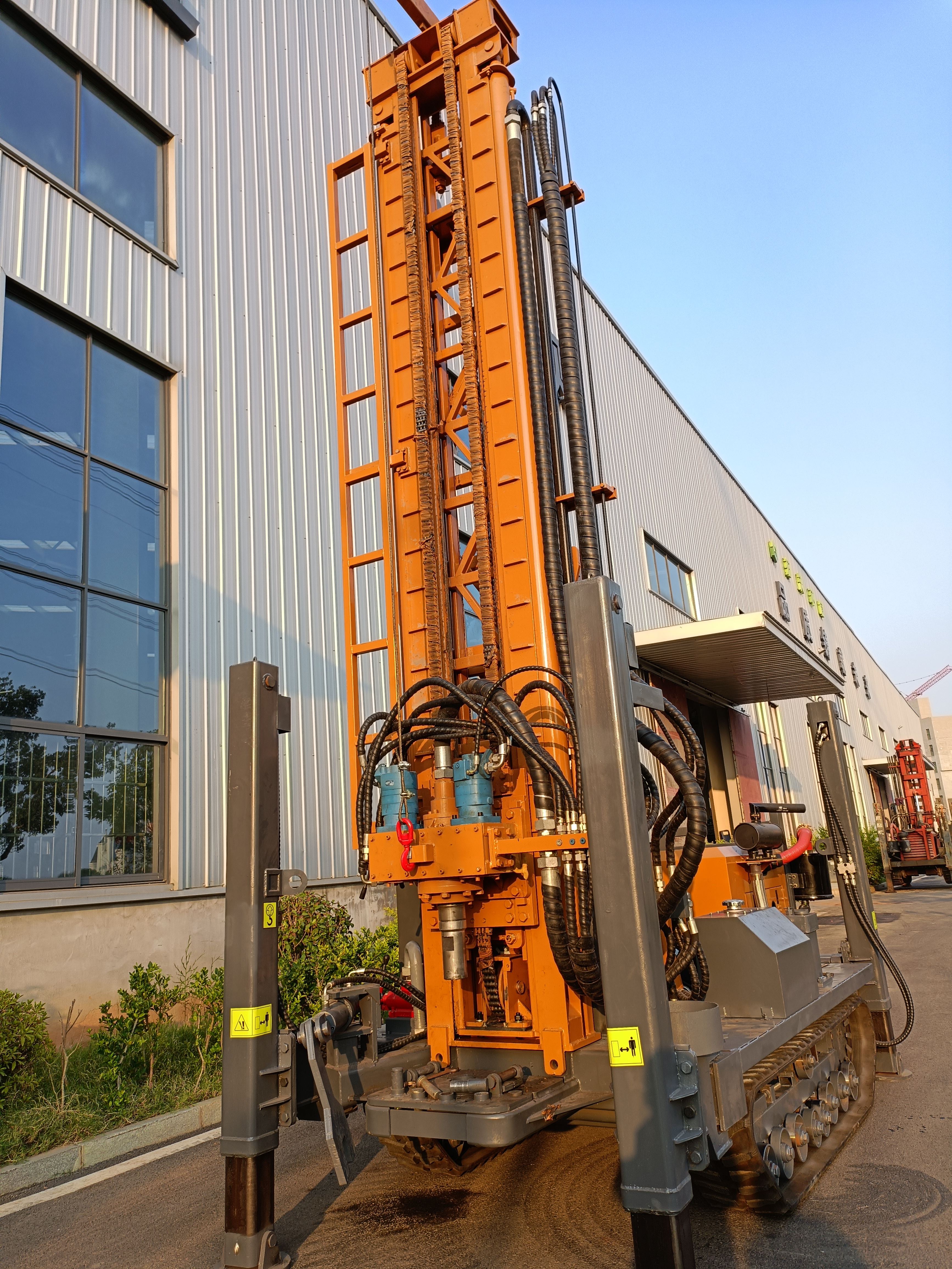 YLZJ260A Max 280 Meter Depth Well Drilling Rig for Water Well Drill Rig with Air Compressor Rubber Crawler