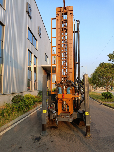 YLZJ260A Max 280 Meter Depth Well Drilling Rig for Water Well Drill Rig with Air Compressor Rubber Crawler