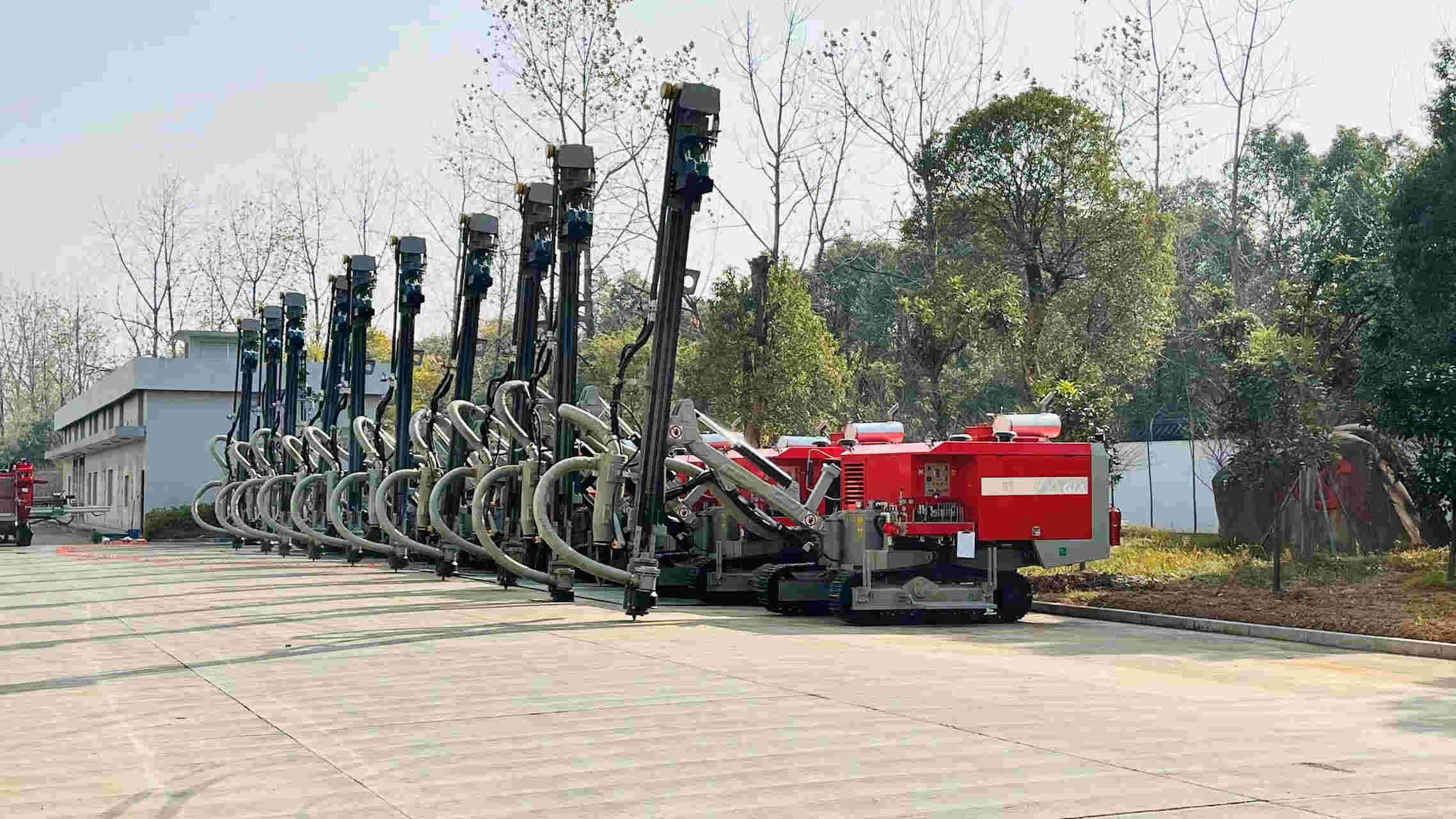 Factory direct sales DTH 30m drilling rig hydraulic crawler 154kw for mining