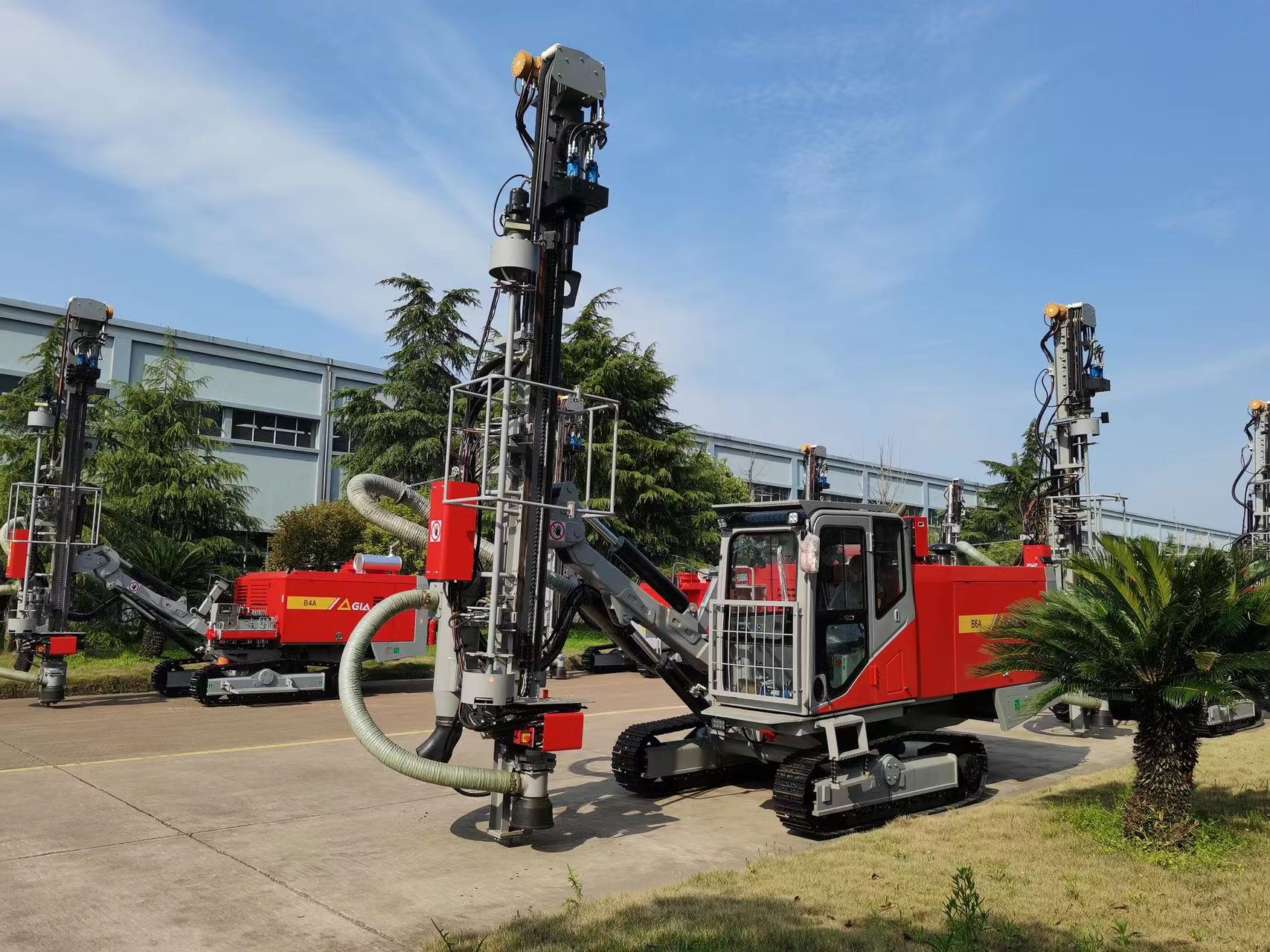 Factory direct sales DTH 30m drilling rig hydraulic crawler 194kw for mining