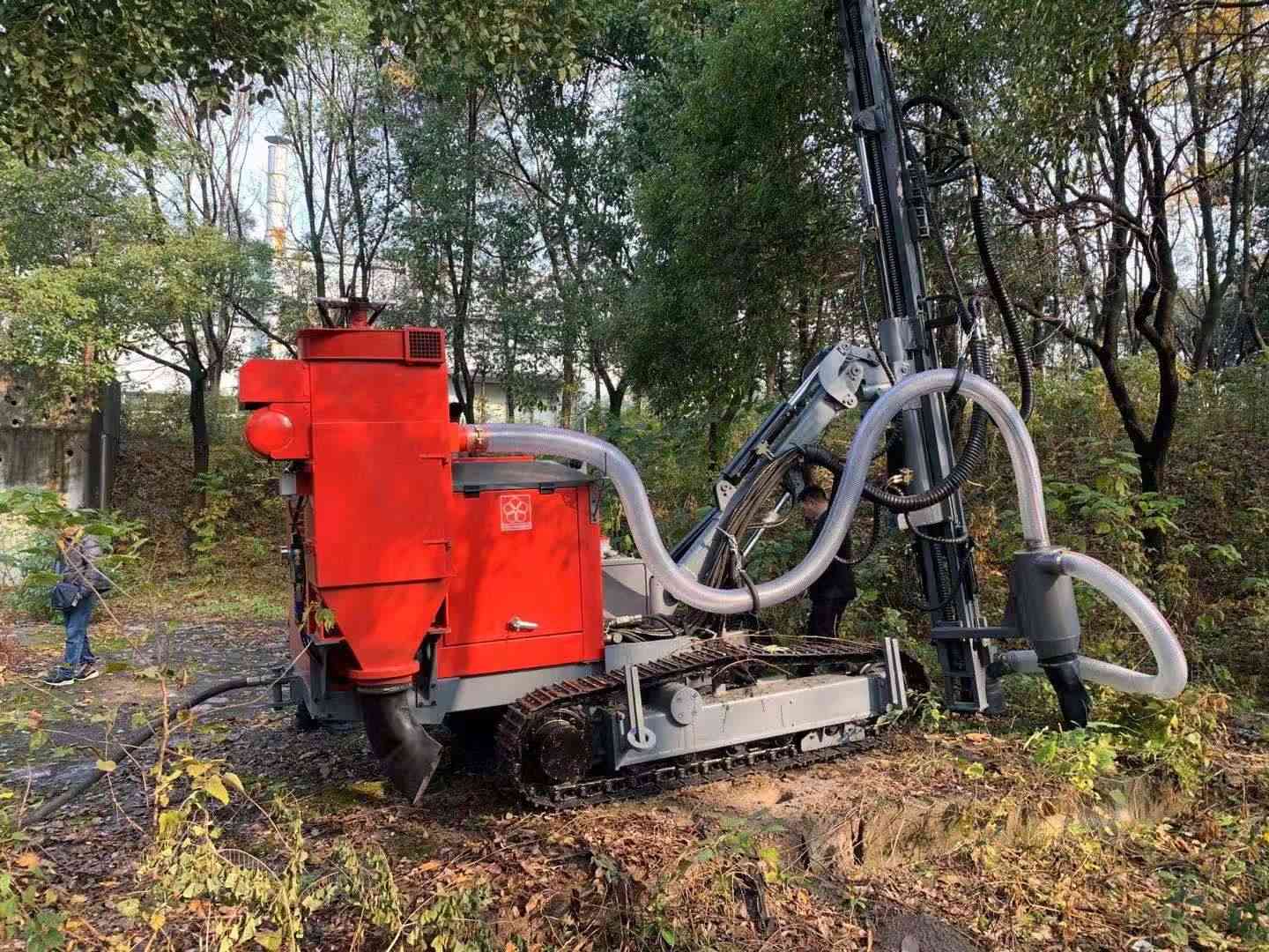 A3 Pneumatic Open pit Crawler DTH Drill Rig for Road Construction made in China